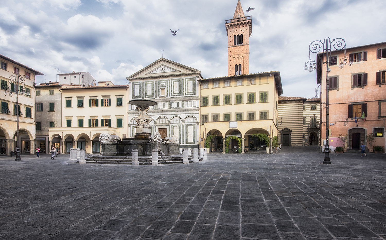 Pza_Farinata_degli_Uberti_-_Empoli